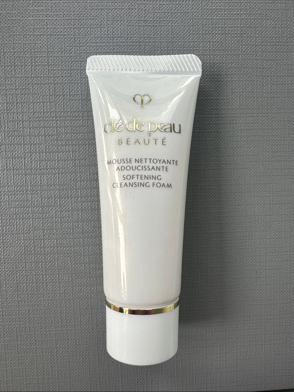 Cle de peau - Softening Cleansing Foam 20ml travel size